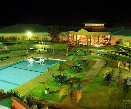 Crossroads Hotel Лилонгве Екстериор снимка