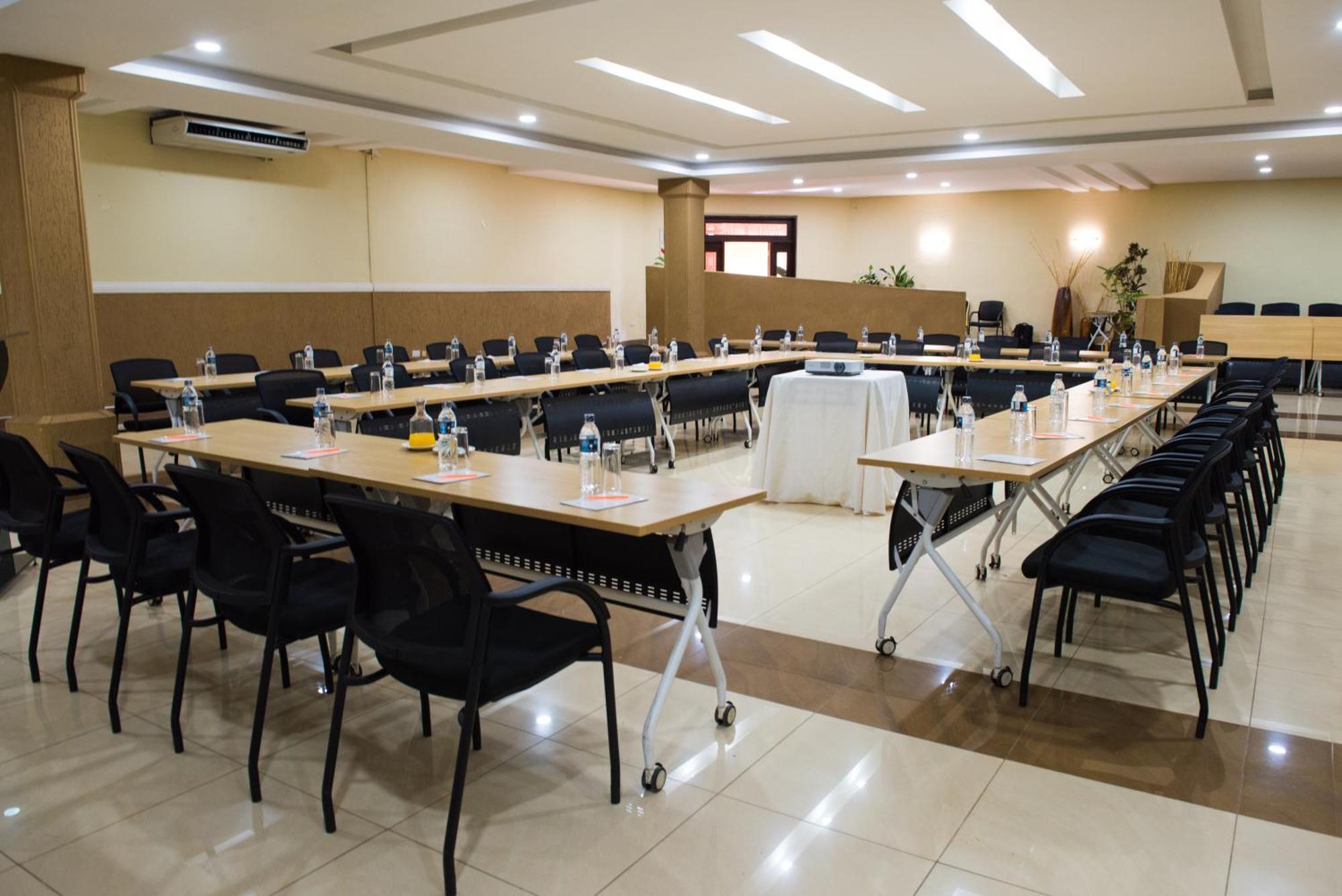 Crossroads Hotel Лилонгве Екстериор снимка
