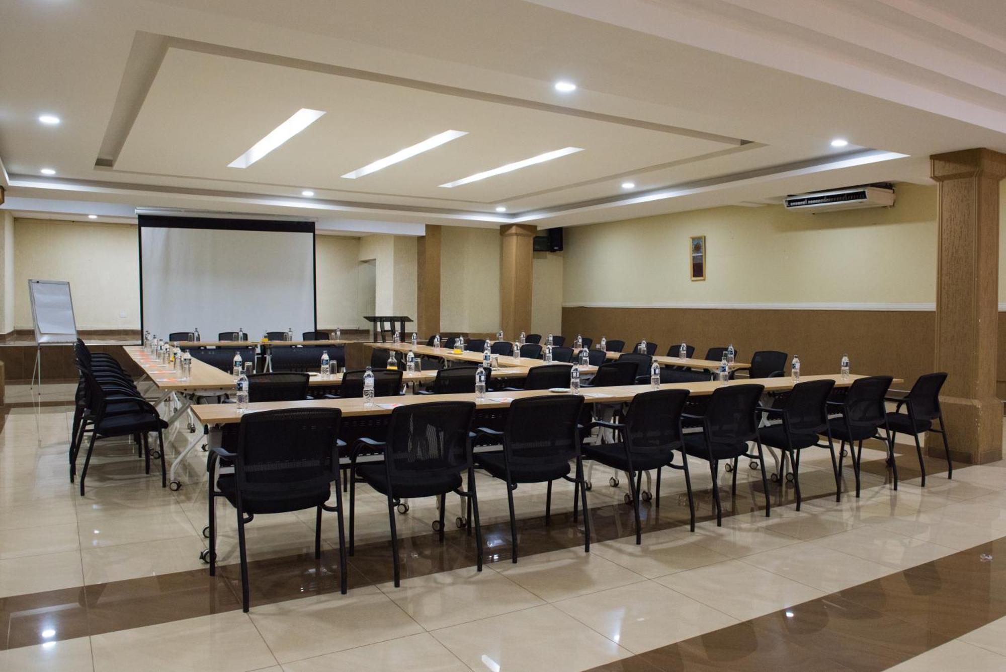 Crossroads Hotel Лилонгве Екстериор снимка