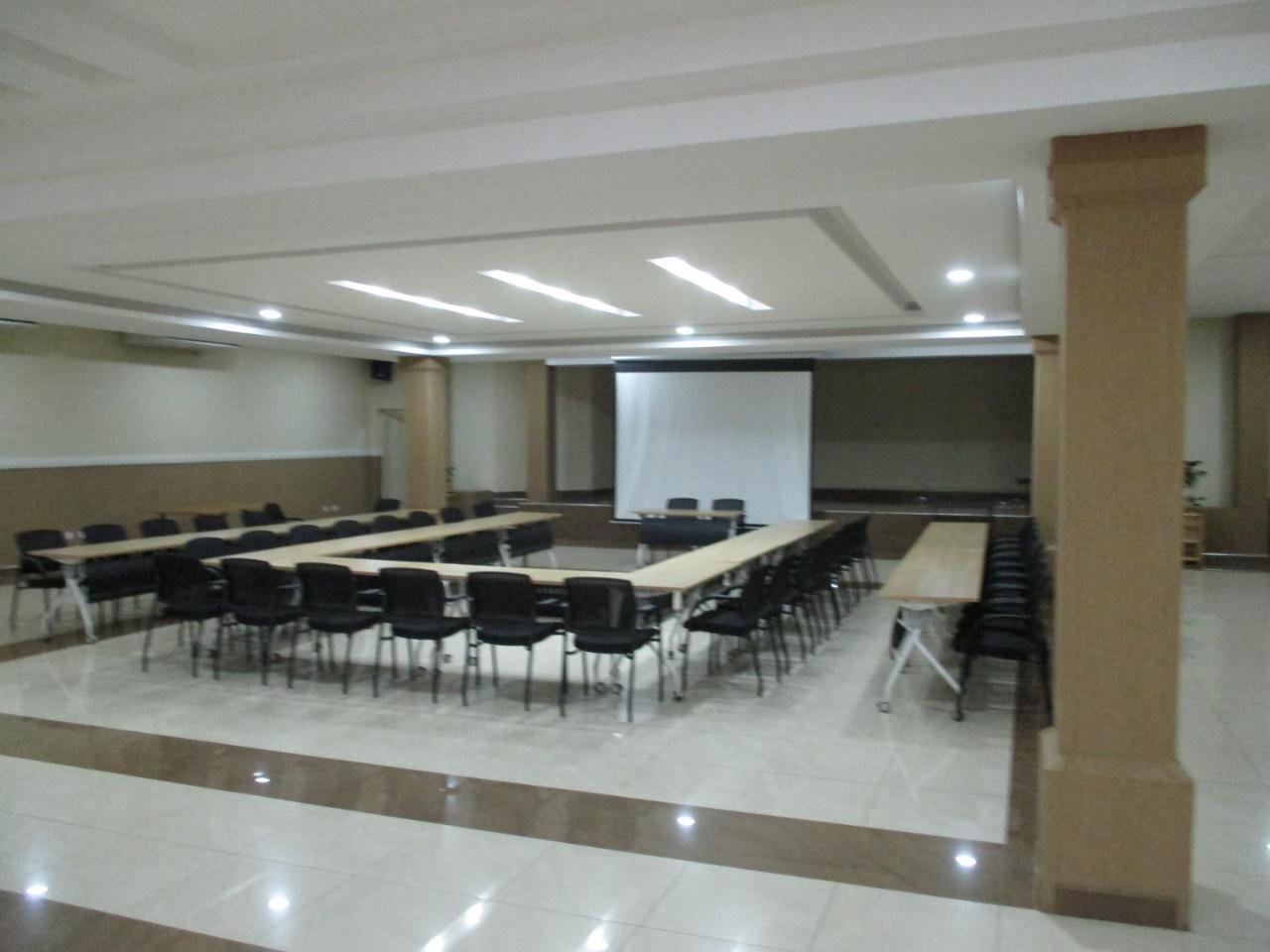 Crossroads Hotel Лилонгве Екстериор снимка