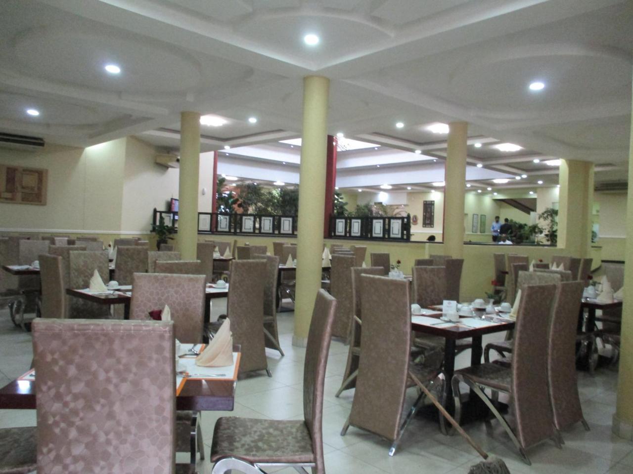 Crossroads Hotel Лилонгве Екстериор снимка
